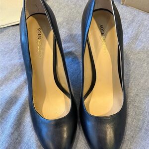Sole Society Black Leather Round-Toe Heels